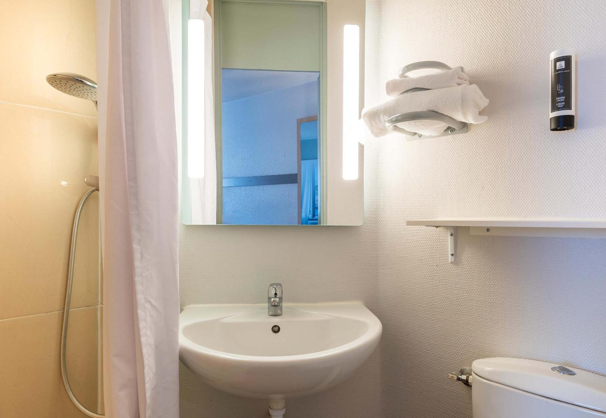 B&B Hotel Angers 2 Universite Beaucouze Luaran gambar